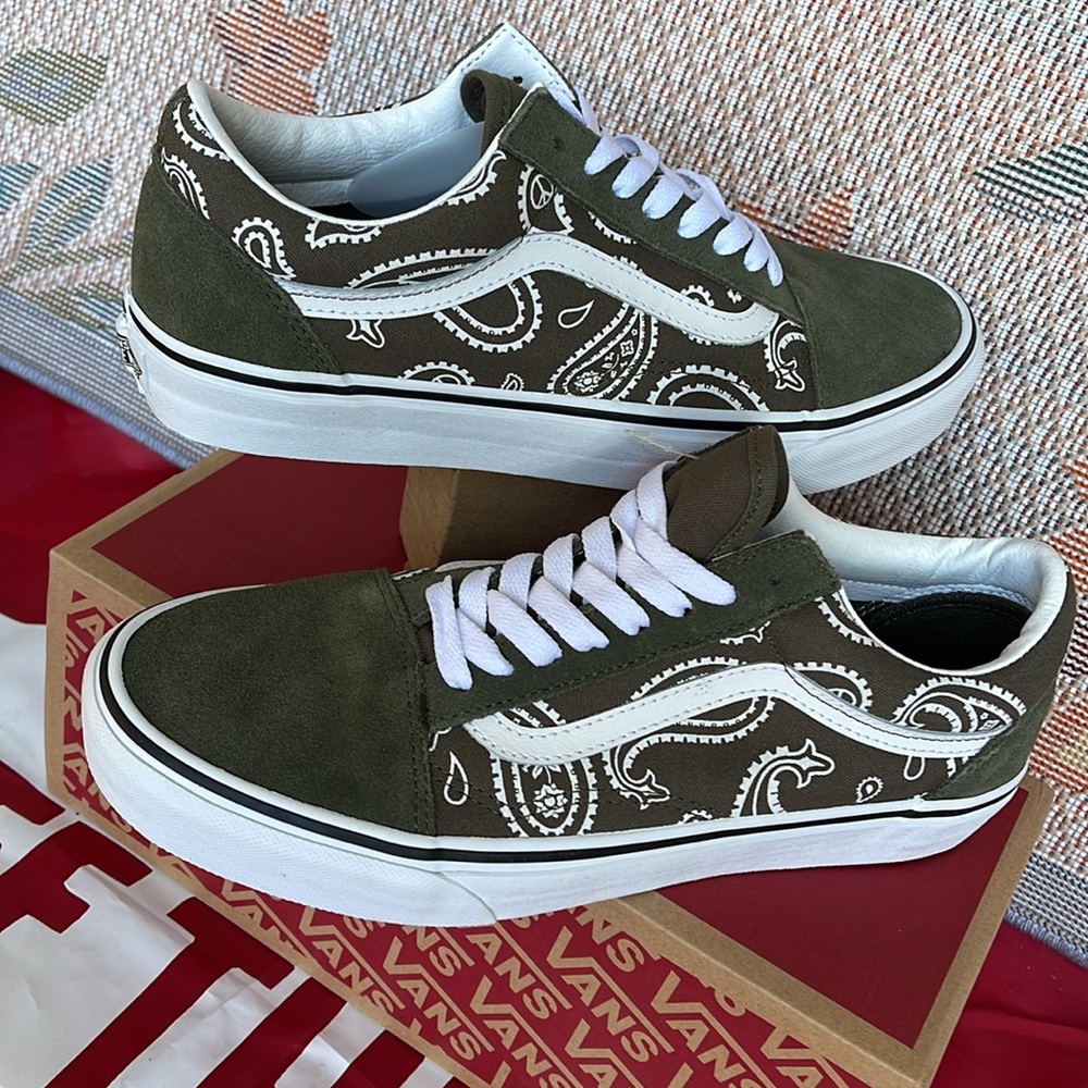 Vans Men’s Old Skool
(Peace Paisley) Grape Leaf 
VN0A5KRFBOF sneakers - Picture 11 of 16